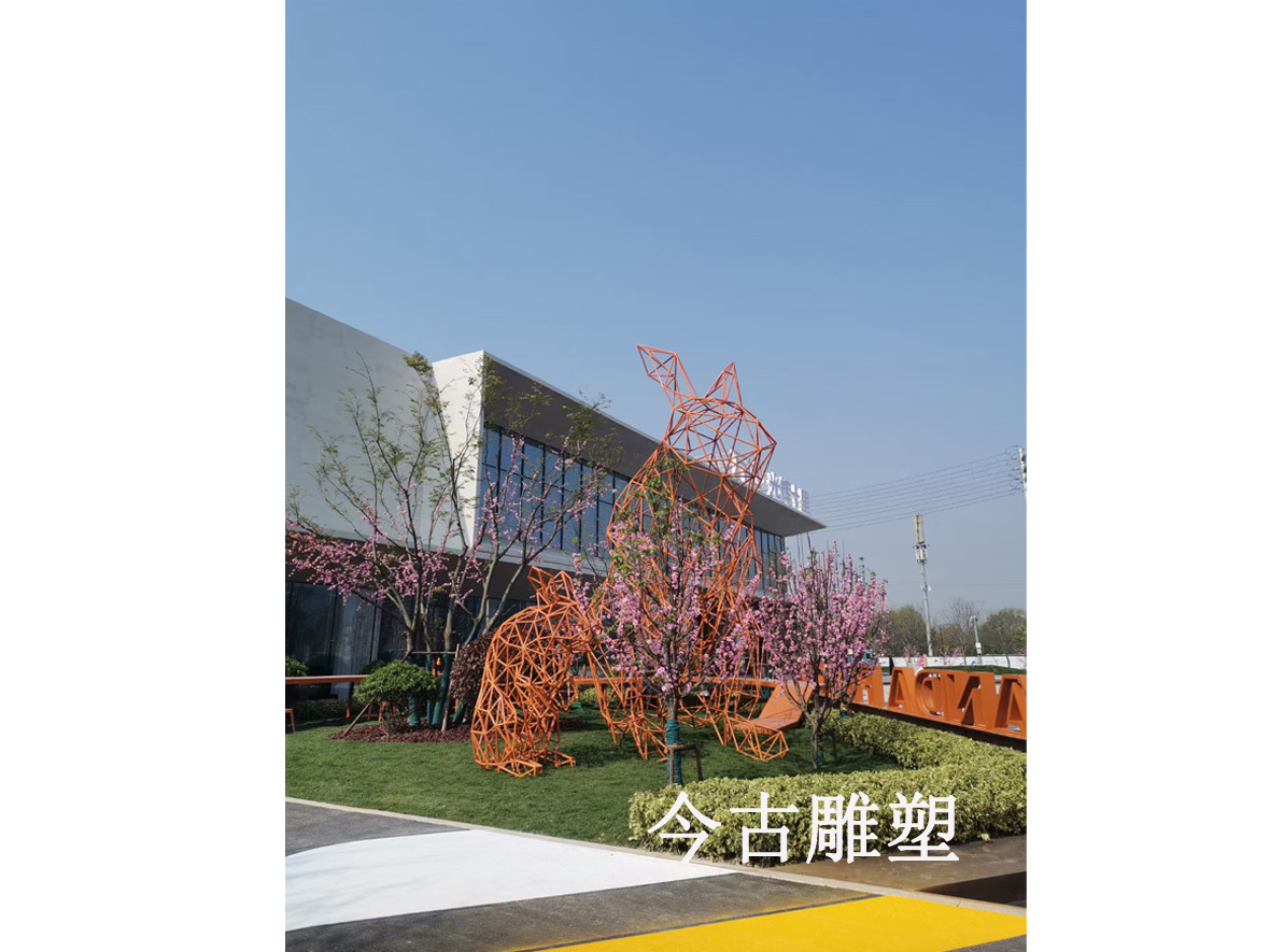 不锈钢镂空兔子造型雕塑